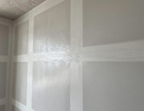 Verspachteln von Fugen und Schraubköpfen